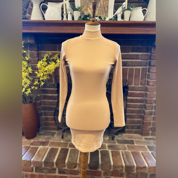 NWT Cloud Ten Nude Body-con turtle neck open back dress small - Picture 3 of 7